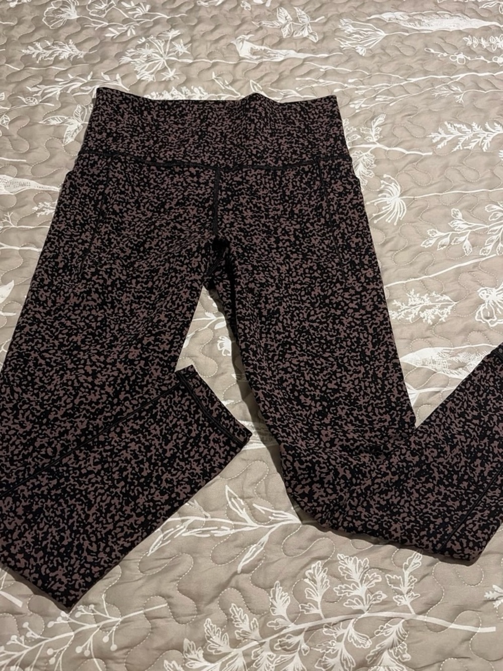 Athleta Black & Mauve Speckle High-Rise Leggings
Medium tall